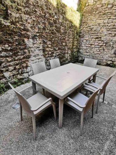 Appartement 3 Chambres Au Coeur Du Jura, Ideal Famille Salins-les-Bains Exterior photo